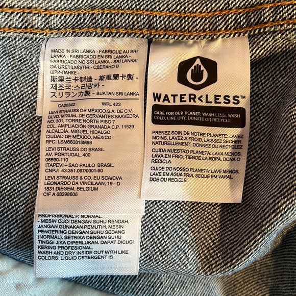 NWT Levi’s denim jean jacket classic blue pockets button front XS women’s - Picture 9 of 11